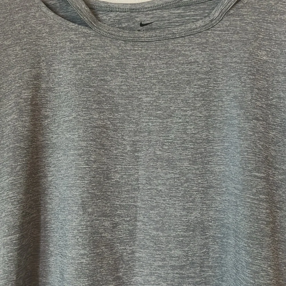 Nike Dri-Fit Gray Athletic Shirt Size Extra Small - Picture 2 of 8